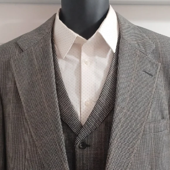 Classic Custom Men's Plaid Gray 3-Piece Suit, 42L / 36W x 32L - Picture 5 of 16